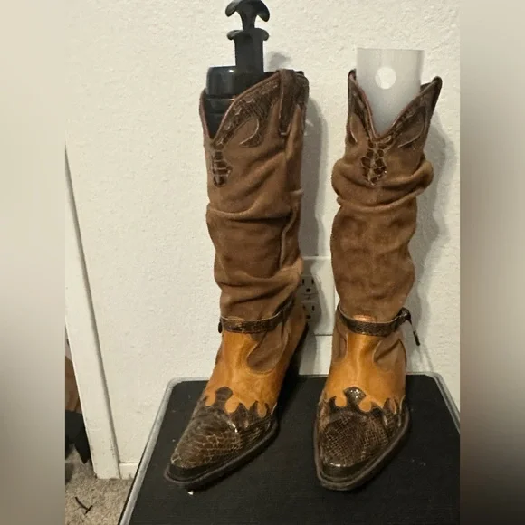 Women’s Two-Tone Brown Western Boot - Picture 1 of 7